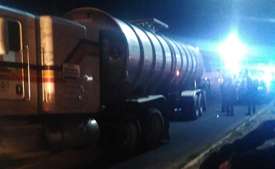 Muere motociclista arrollado por un trailer