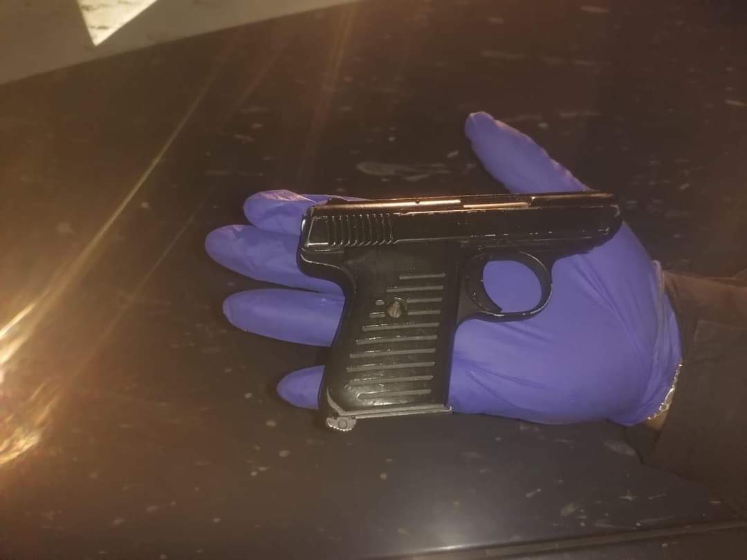 Provoca accidente y se da la fuga, porque iba armado