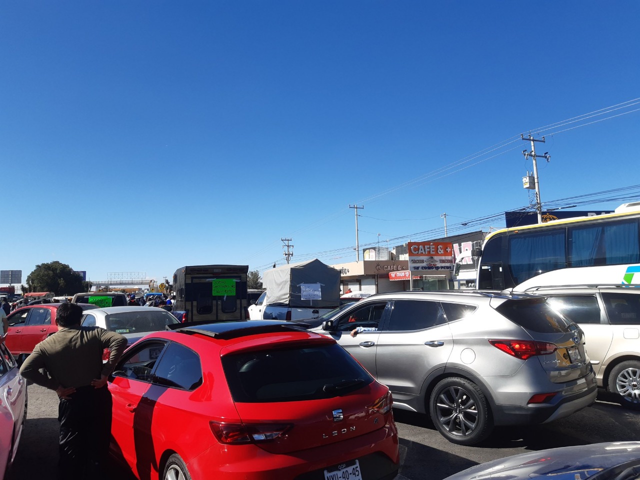 Comerciantes bloquean la México-Pachuca