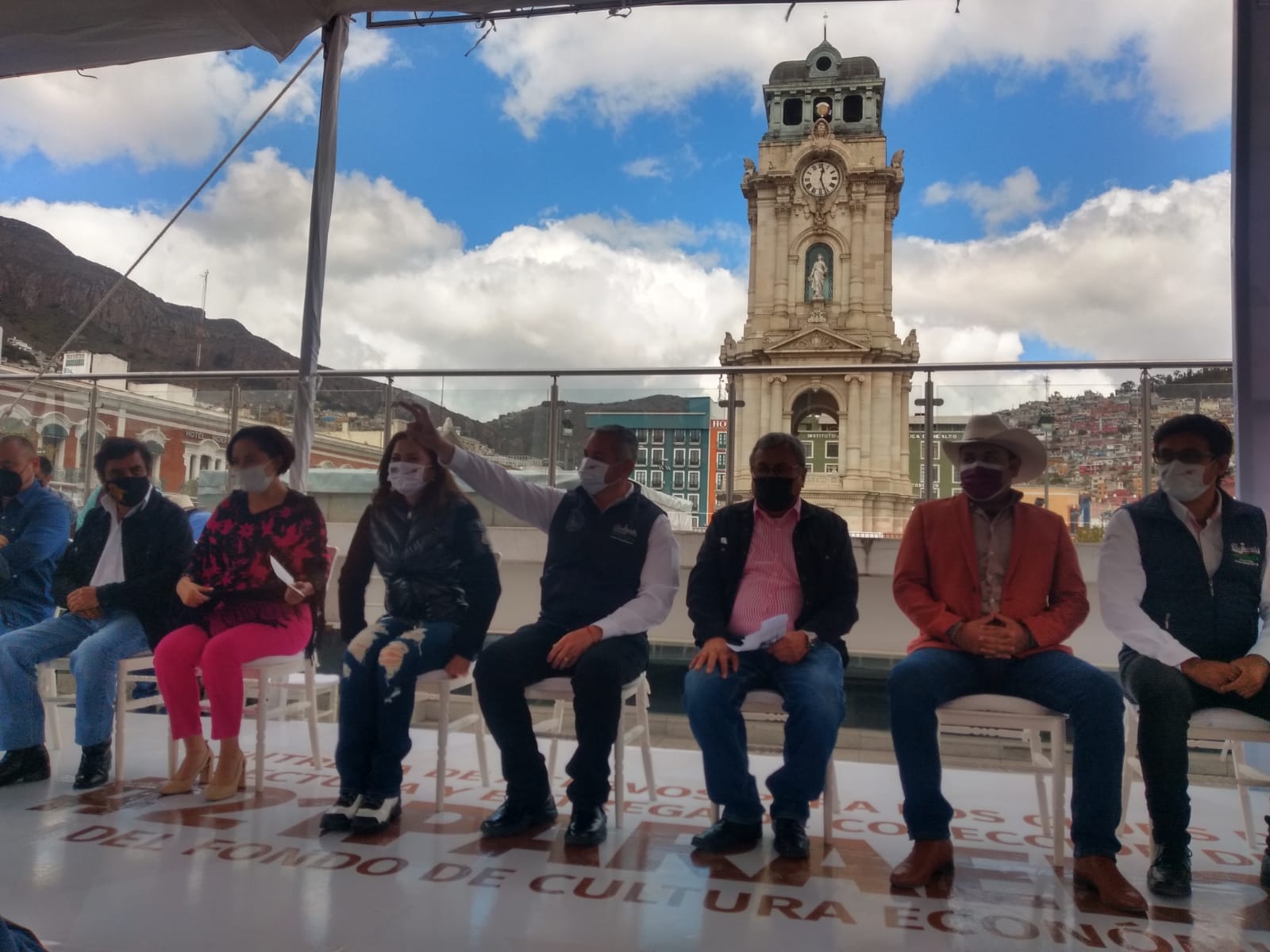 Susy Ángeles y Sergio Baños, hacen entrega de acervos para Clubes de Lectura de Hidalgo