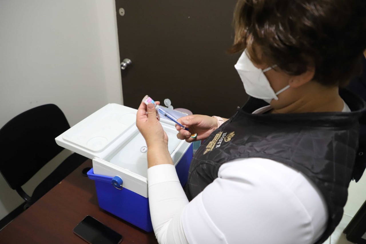 ISSSTE aplica vacuna de AstraZeneca en cuatro municipios de Hidalgo