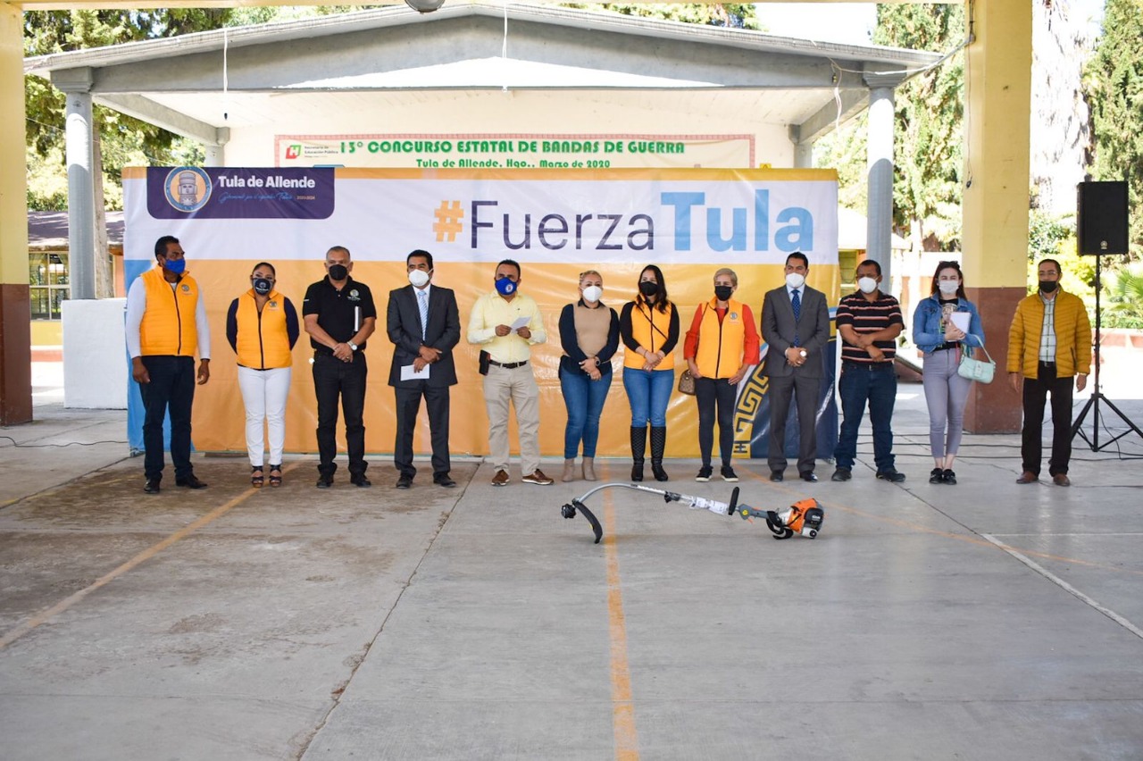 Entrega de materiales a la escuela Juan Rulfo de Tula