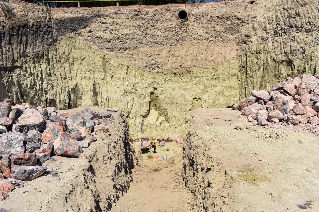 Construyen muro en Tula