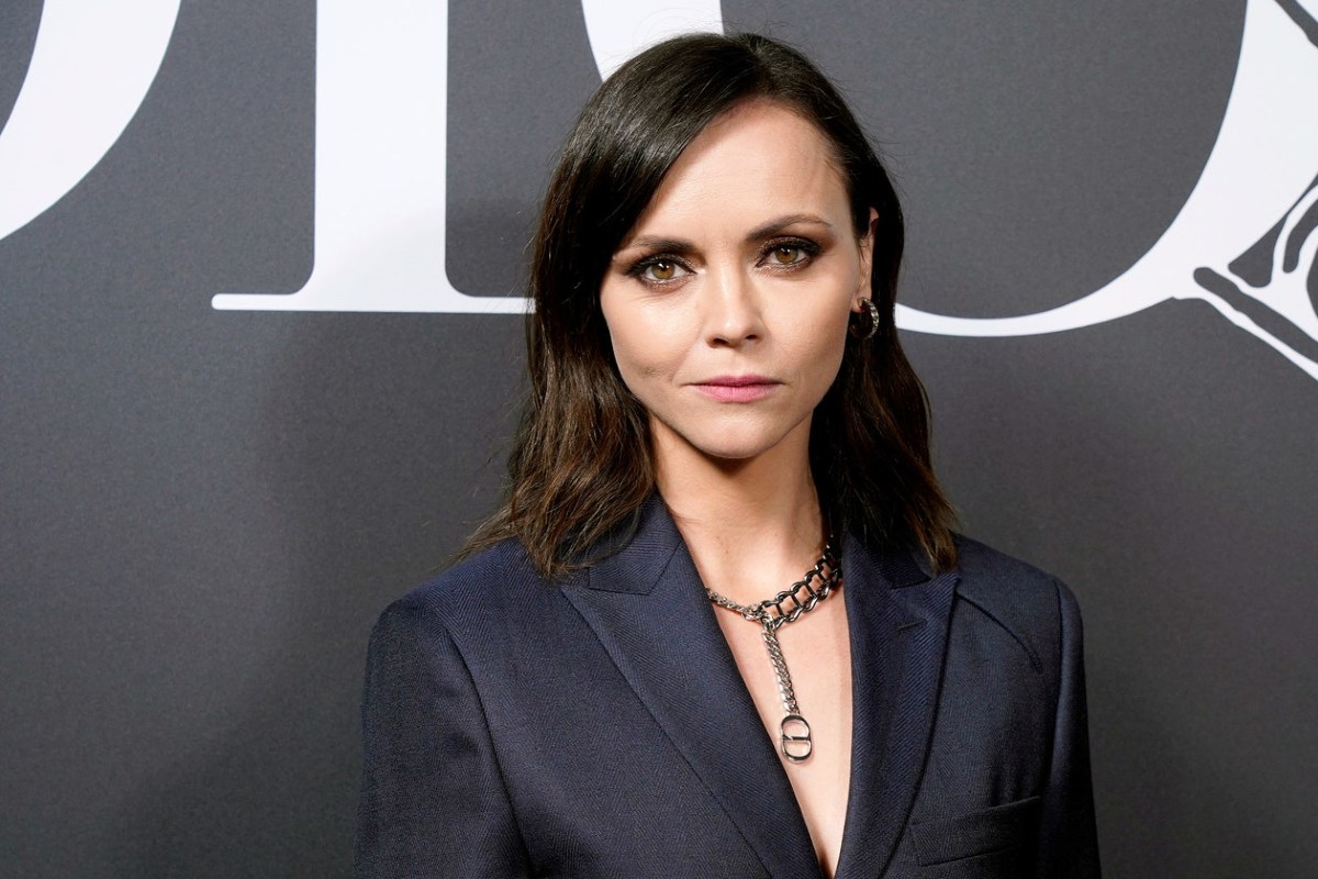 christina-ricci-merlina-netflix-wednesday-tim-burton 1