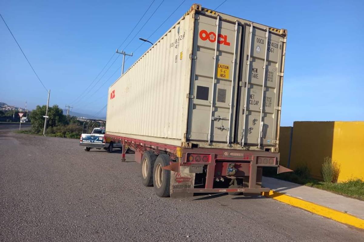 abandonan-atotonilco-tula-contenedor-robado-trailer