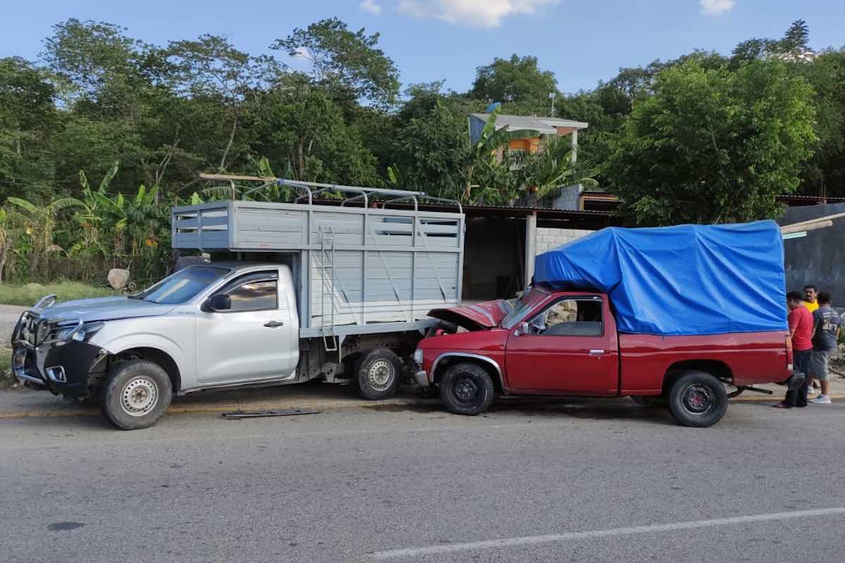 choque-entre-camionetas-deja-mujer-lesionada