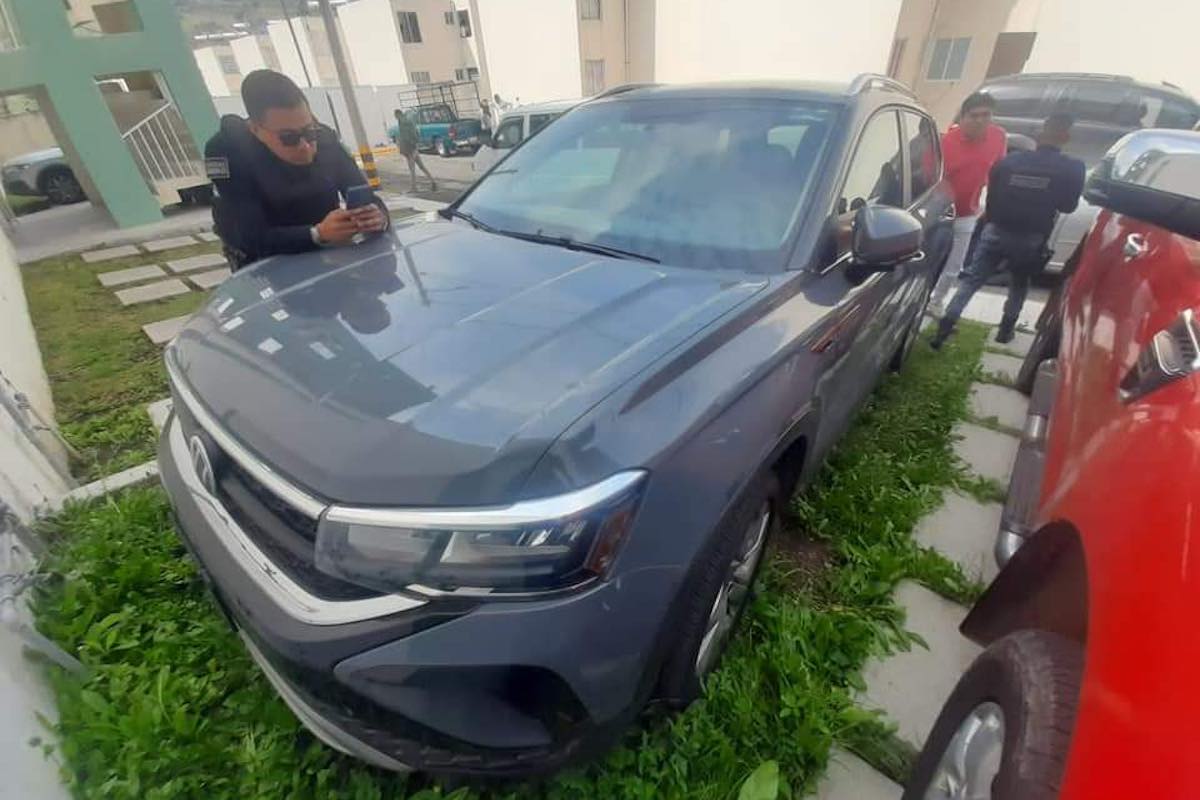 policia-atotonilco-tula-cuatro-vehiculos-robados