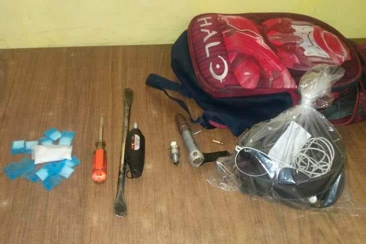 tezontepec-policía-hombre-drogas-herramientas