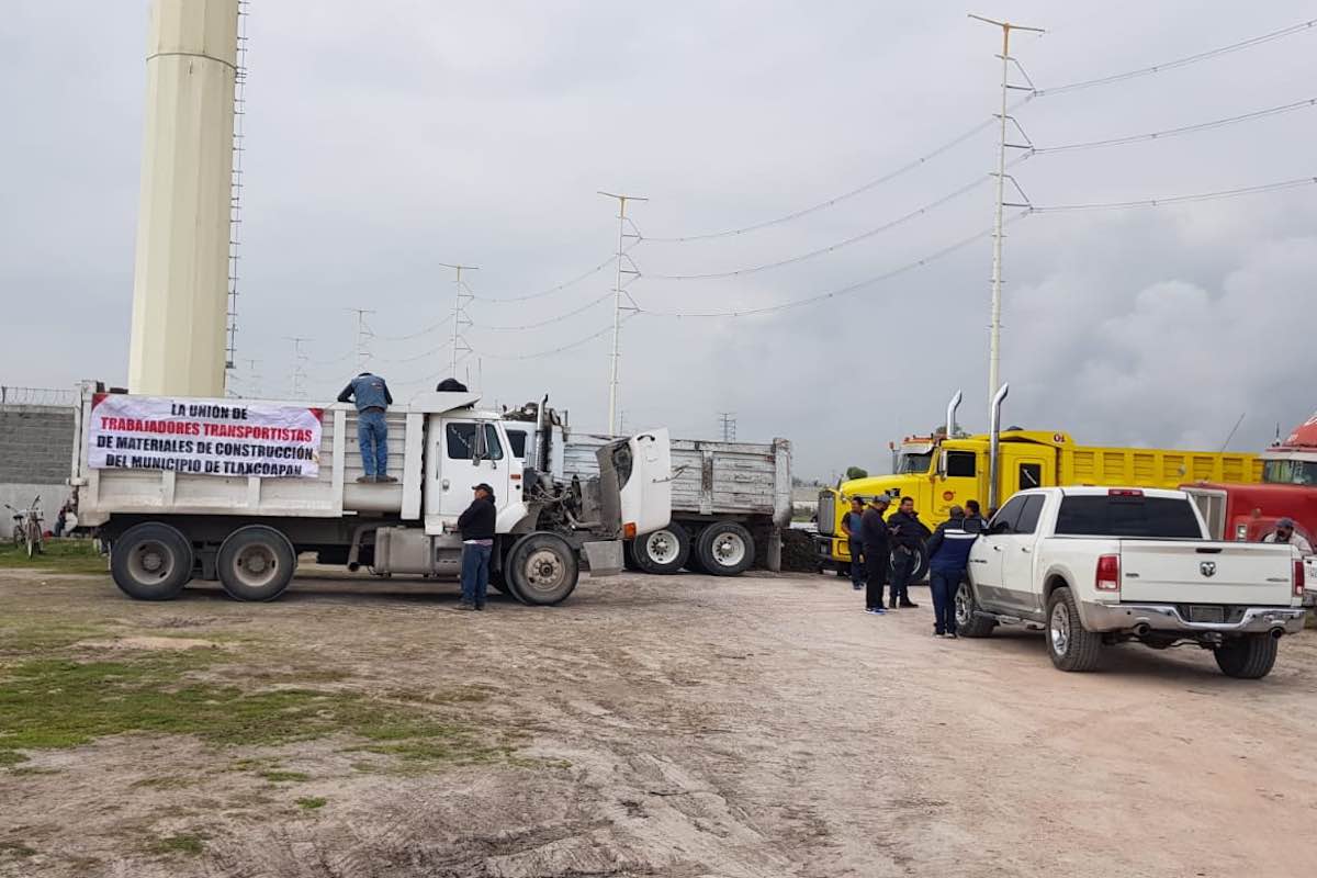 bloquean-obra-nuevo-hospital-imss-acarreo-transportistas