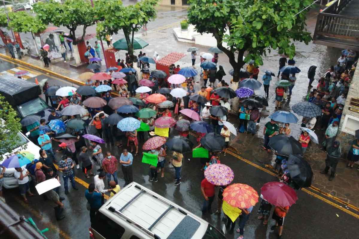 comerciantes-protestan-exigir-presupuesto-xantolo-huejutla