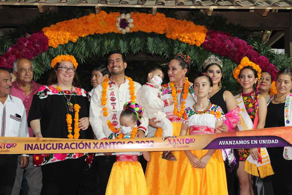 asistentes-inauguracion-actividades-festejo-xantolo