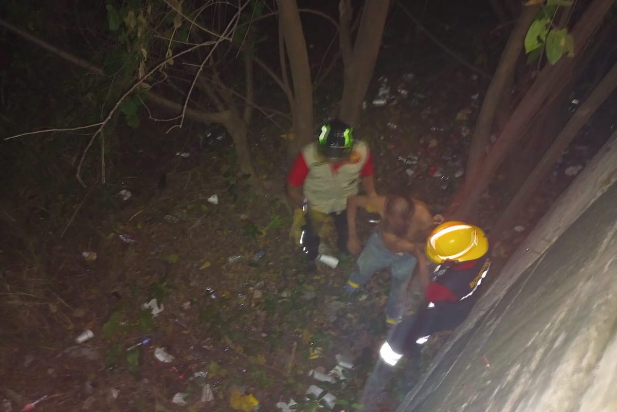 hombre-sufre-luxación-hombro-caer-metros