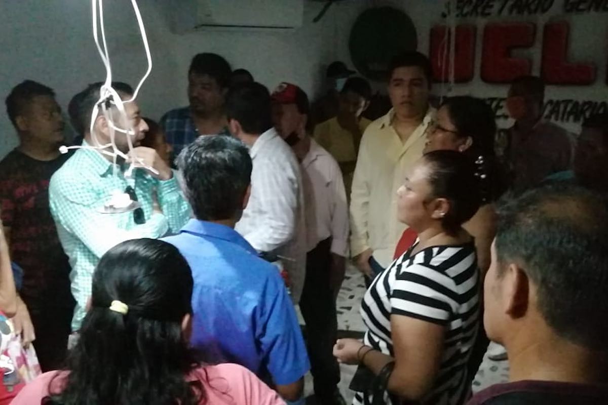 toman-fuerza-oficinas-baños-comerciantes-huejutla