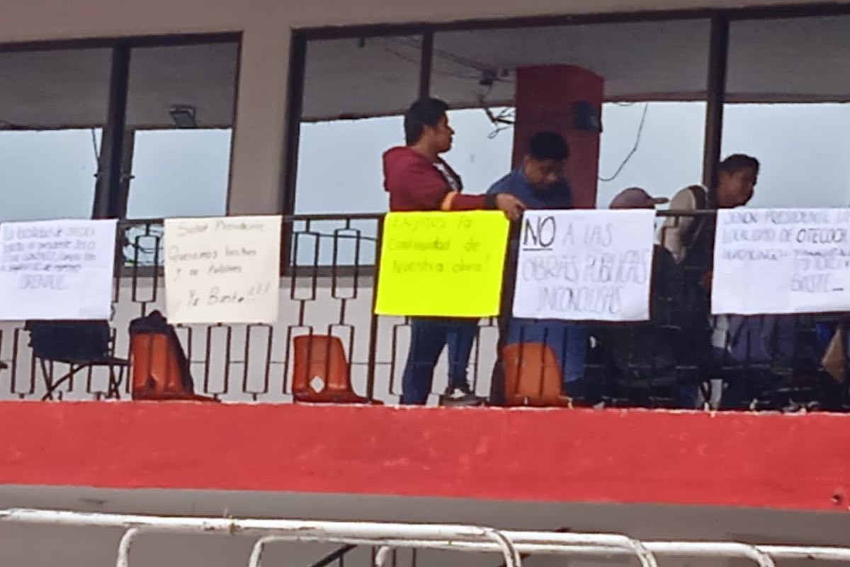 vecinos-toman-alcaldia-huazalingo-promesas-incumplidas