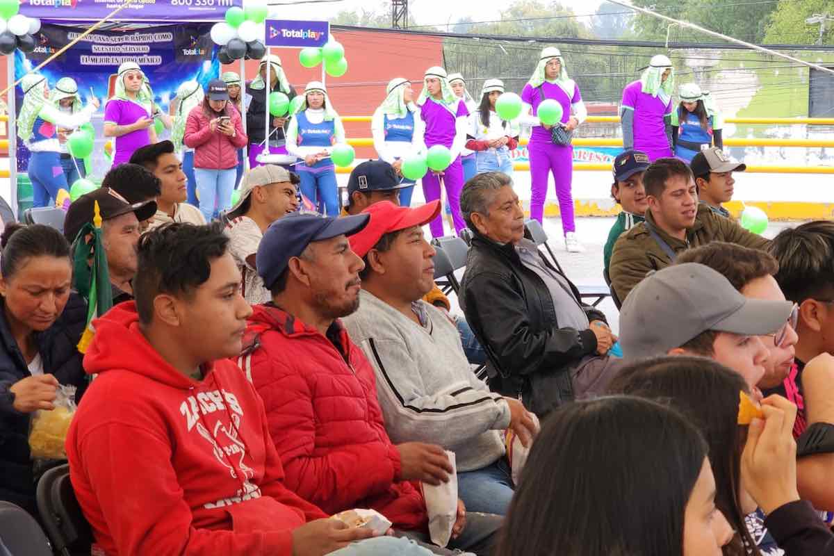 aficionados-futbol-estacionamiento-ayuntamiento-tula