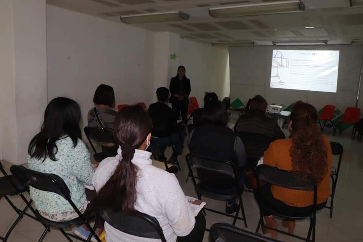 imparten-mujeres-taller-diseño-paginas-web