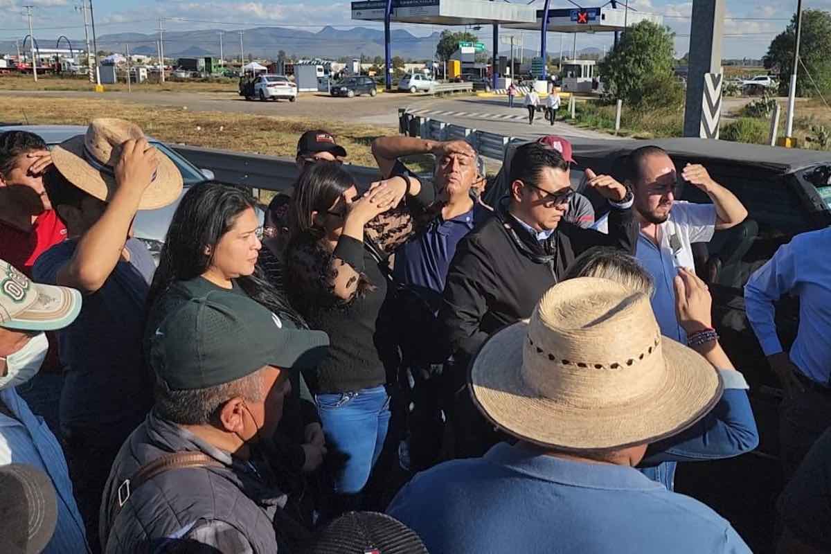 vecinos-bloquean-autopista-arco-norte-personas-desaparecidas