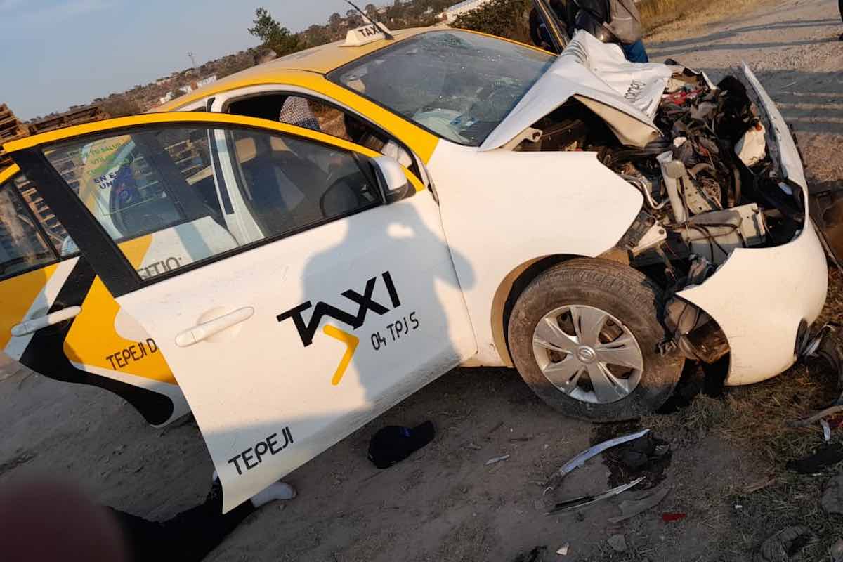 accidente-taxi-automovil-tula-tepeji