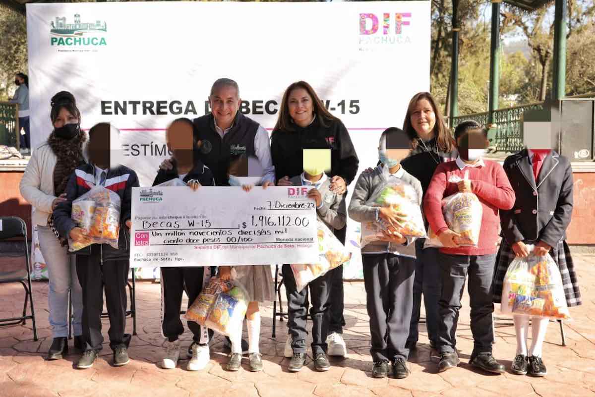 becas-w15-sergio-baños-barbara-montaño-pachuca