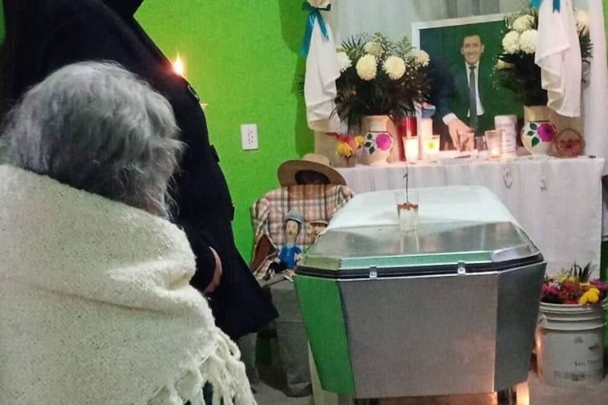 familiares-amigos-reciben-restos-mortales-roger