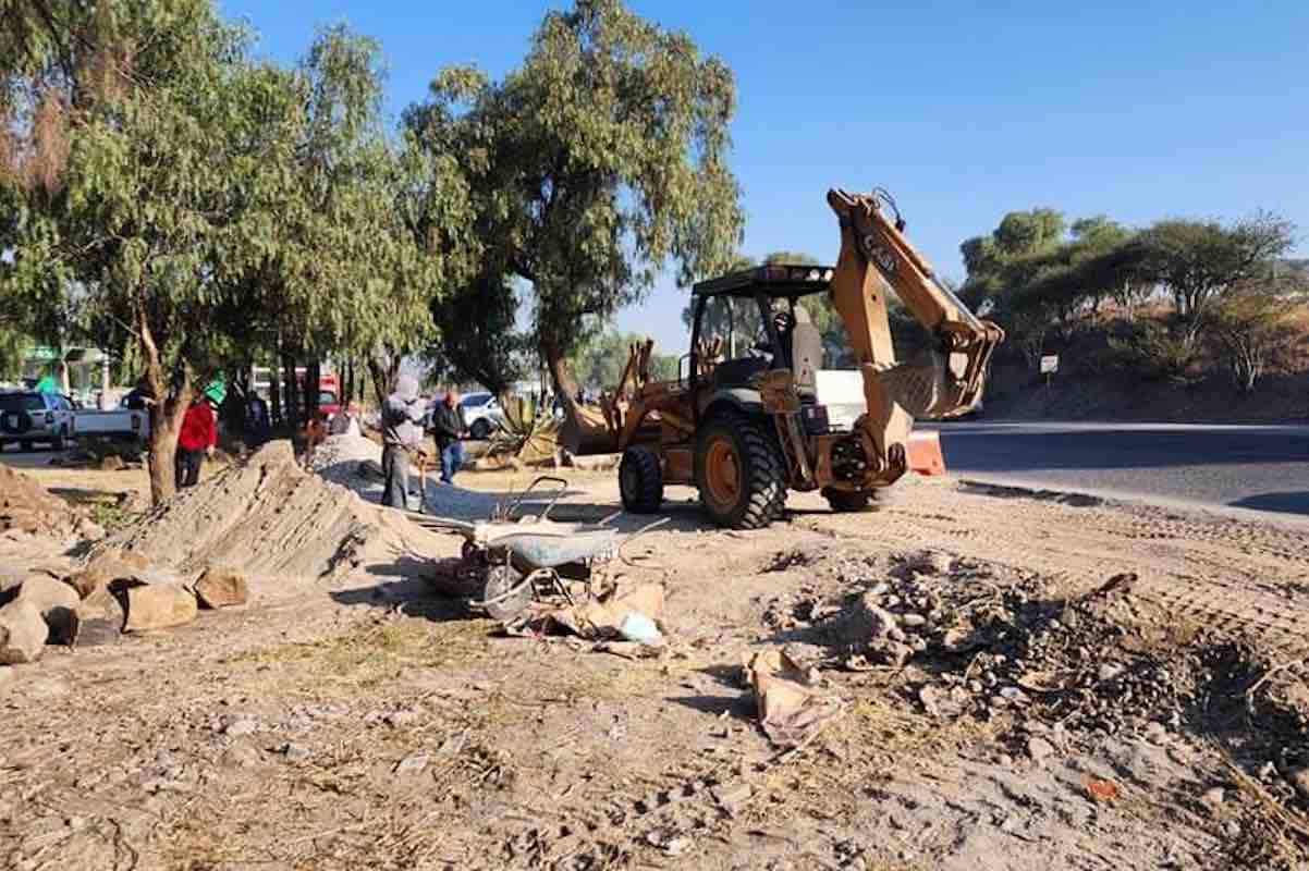 supervisan-obra-del-parque-lineal-villa-navidena