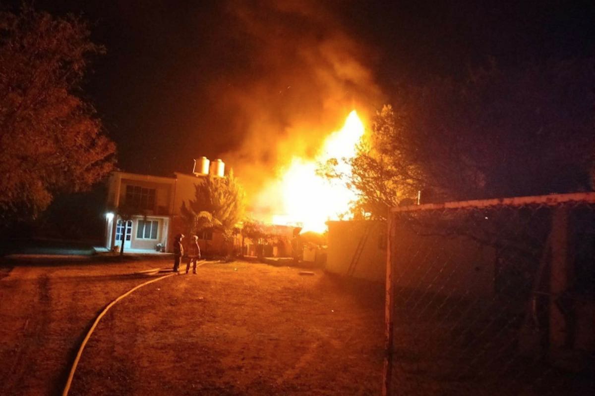 se-incendiaron-camioneta-bodega-huacjicol-tula