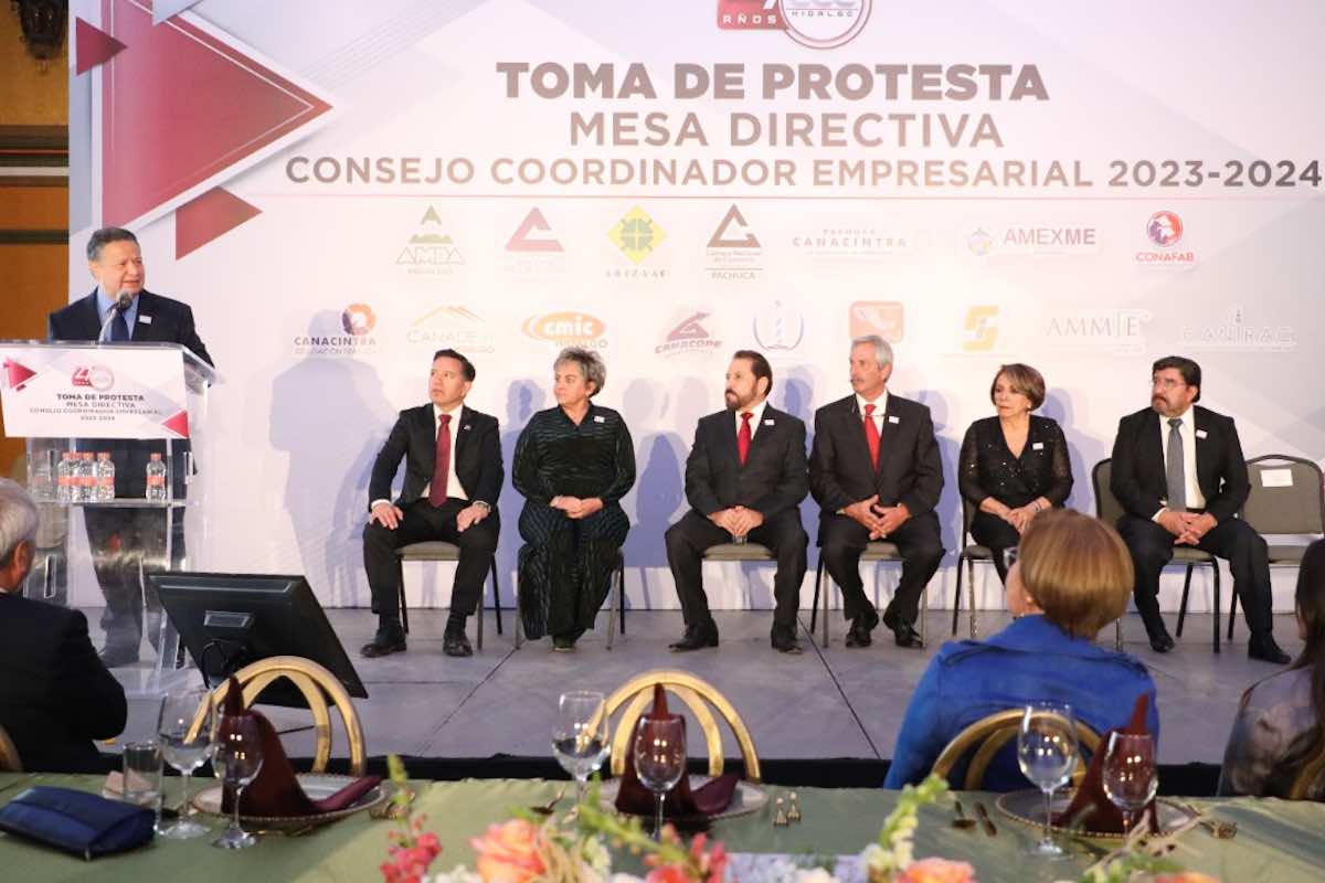 toman-protesta-a-mesa-directiva-cceh